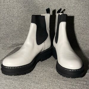 Marc Fisher Patrick Pull On Leather Booties. NEW